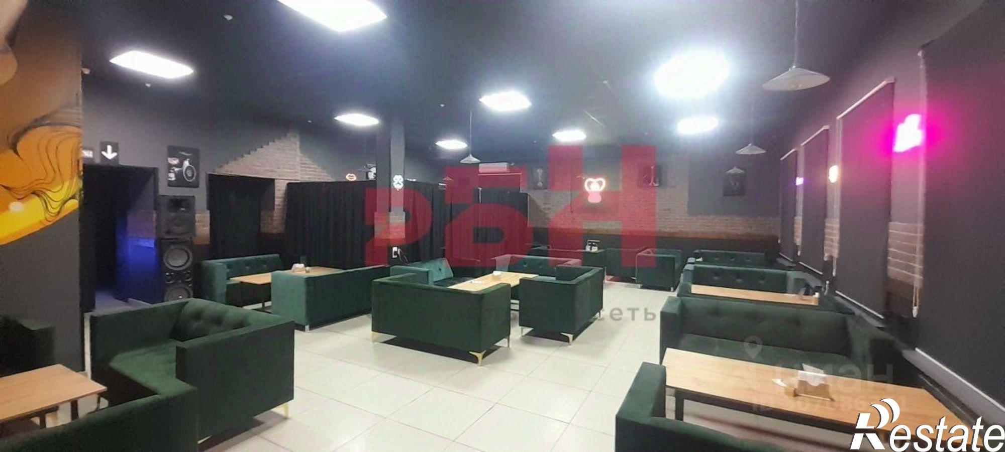 Купить торговое помещение за 22 000 100 рублей на проспект Победа Революции, 114