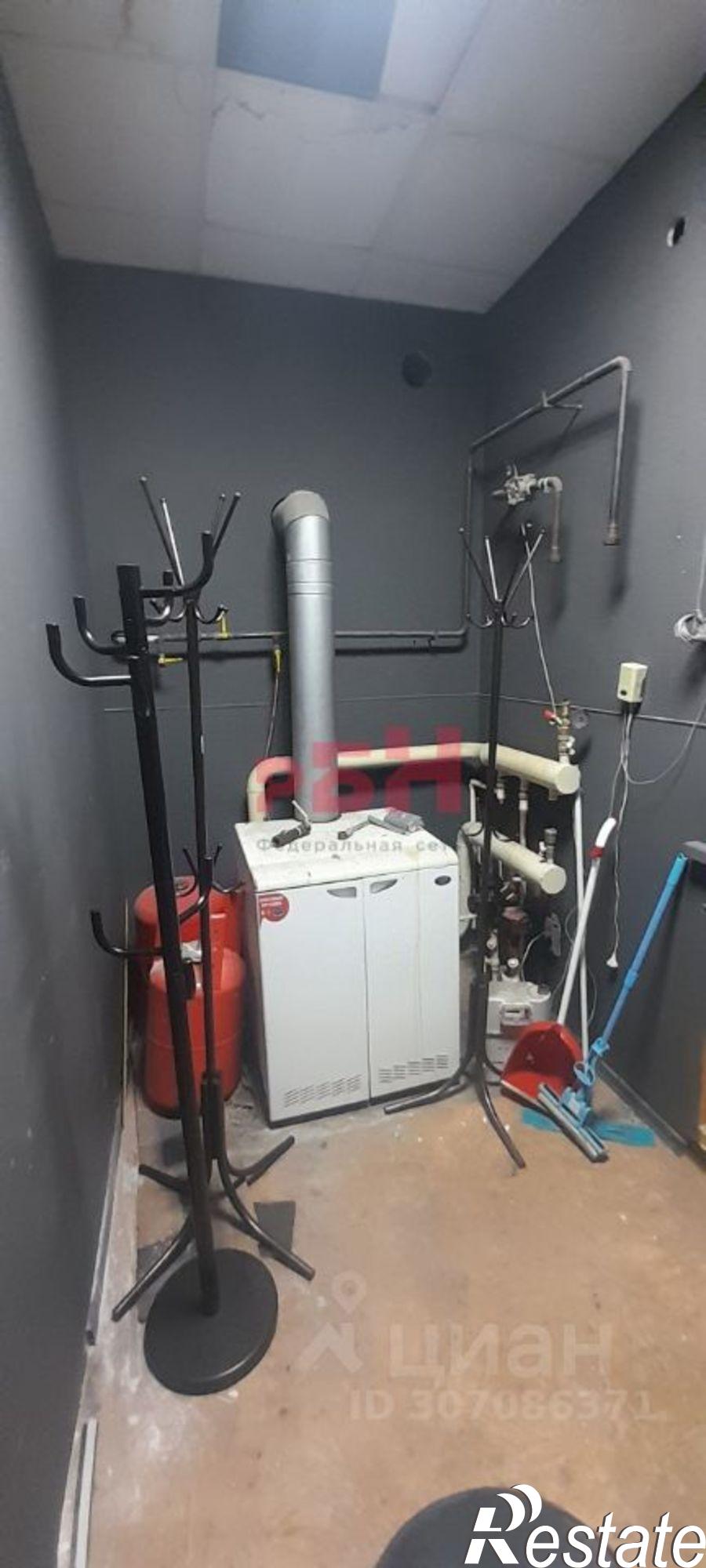 Купить торговое помещение за 22 000 100 рублей на проспект Победа Революции, 114