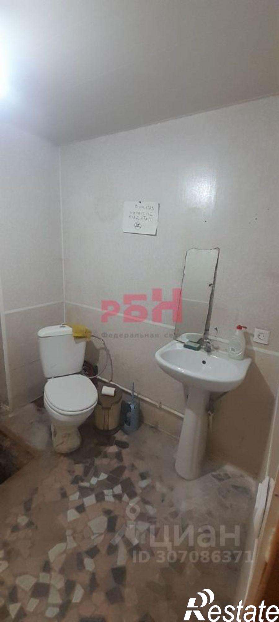 Купить торговое помещение за 22 000 100 рублей на проспект Победа Революции, 114