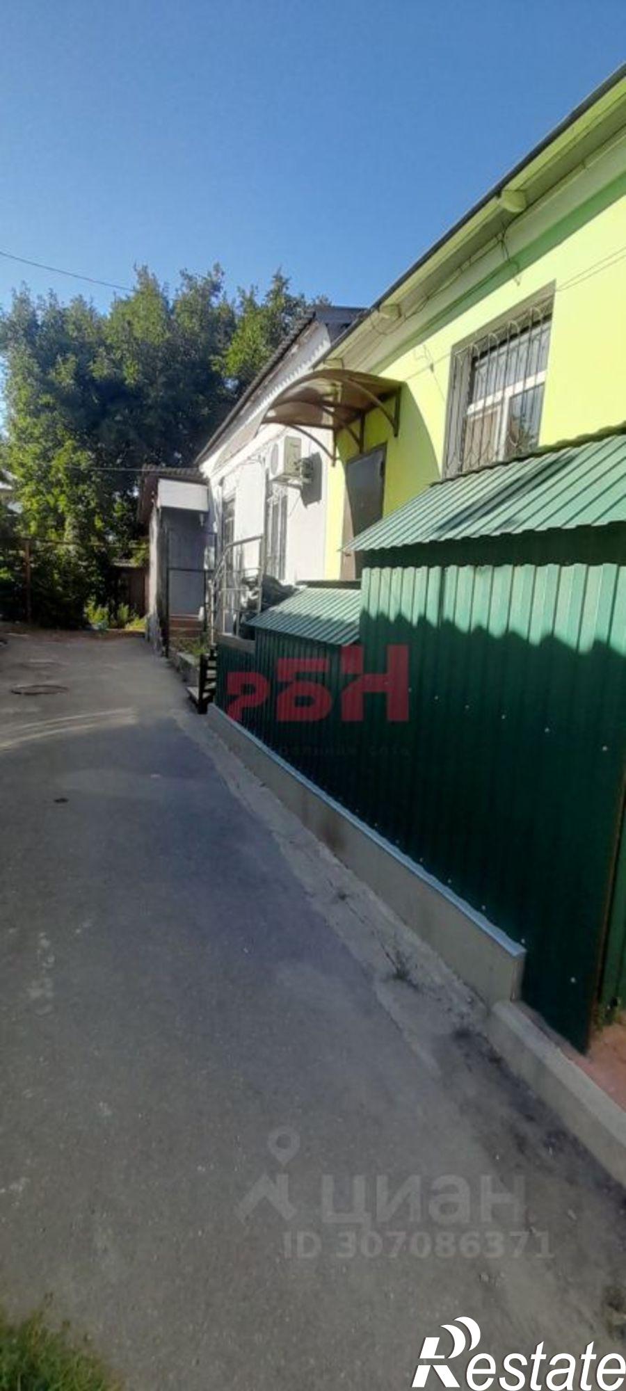 Купить торговое помещение за 22 000 100 рублей на проспект Победа Революции, 114