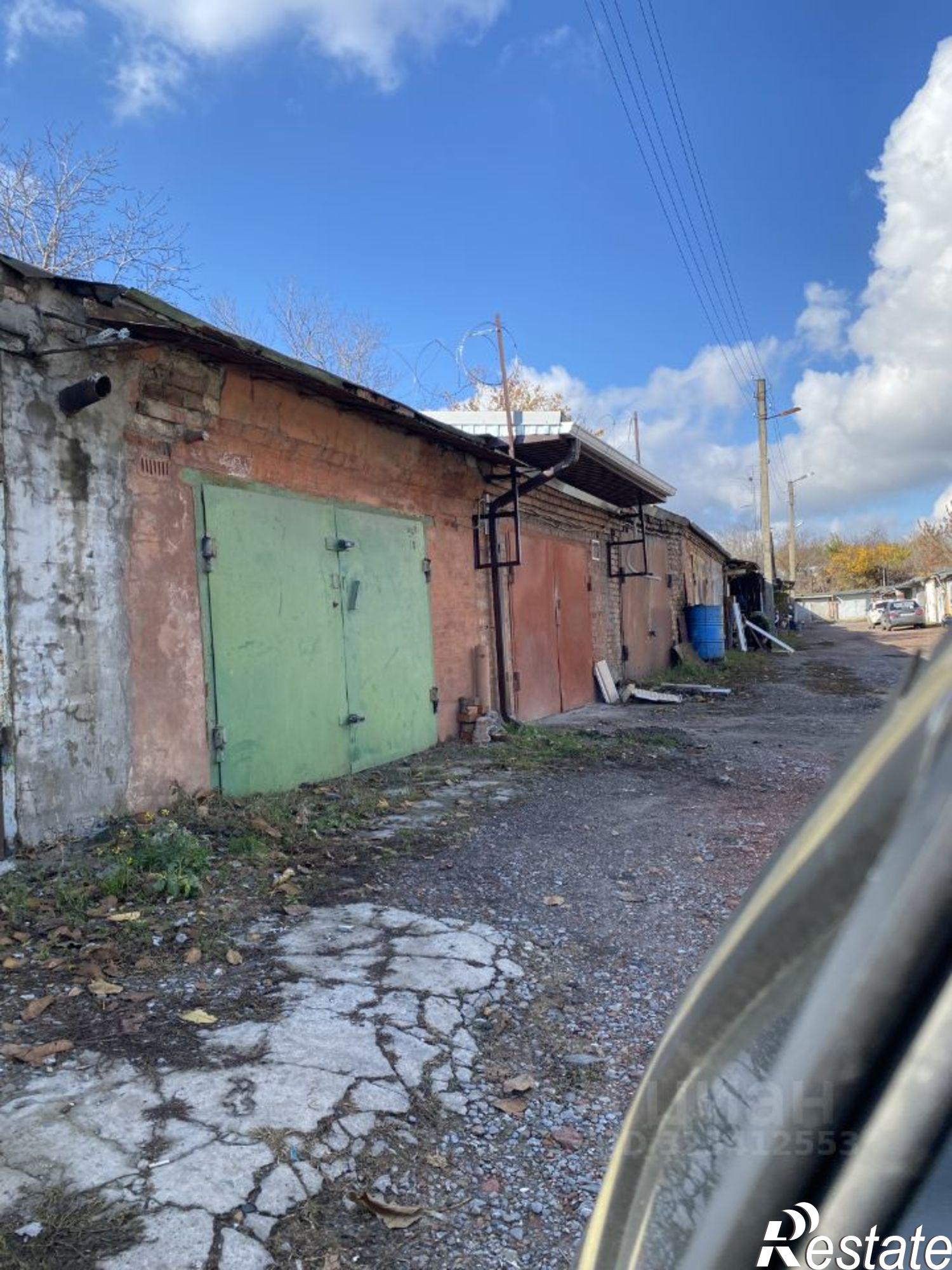 Купить гараж, место в паркинге за 600 000 рублей на ул Смидовича, 64А